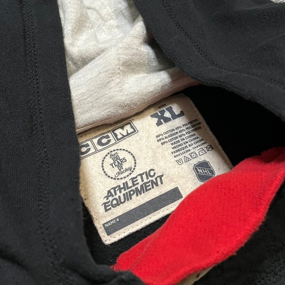 CCM Chicago Blackhawks Hockey Jersey Hoodie XL Black Red Lace Up NHL Sweatshirt - Picture 3 of 7